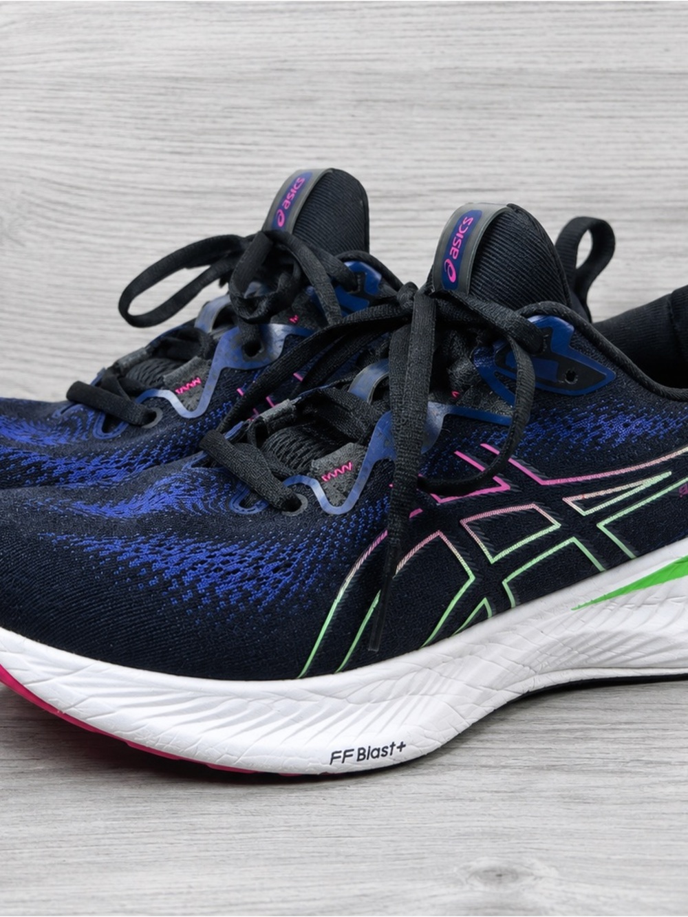 ASICS Gel Cumulus 25 Women's Black Running Shoes with Blue and Pink Size 9.5